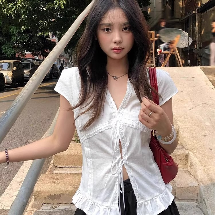 French-Style Pure Desire Lace-Trimmed White Short-Sleeve Shirt for Women, Summer Slim-Fit Waist-Cinching Short Blouse Top French-Style Pure Desire Lace-Trimmed White Short-Sleeve Shirt for Women, Summer Slim-Fit Waist-Cinching Short Blouse Top