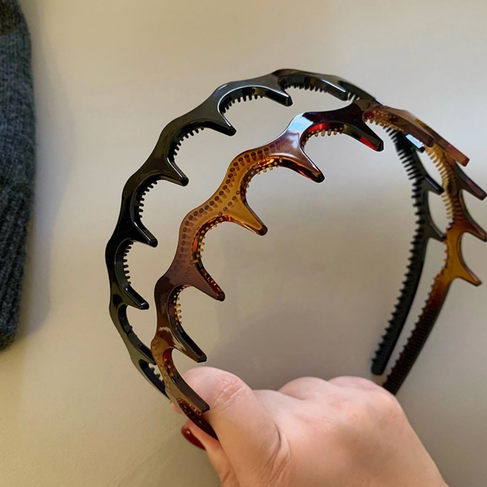 Scalloped non-slip headband