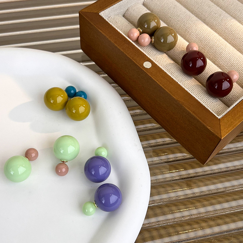 Daily Occasion Resin Material 1 Pair Simple Style Ball Resin Stamping Women's Ear Studs