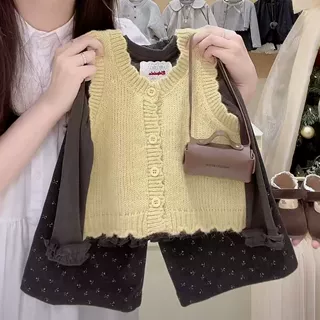 韩版女童秋季新款姜黄色针织马甲花边贴标打底衫碎花裤百搭三件套