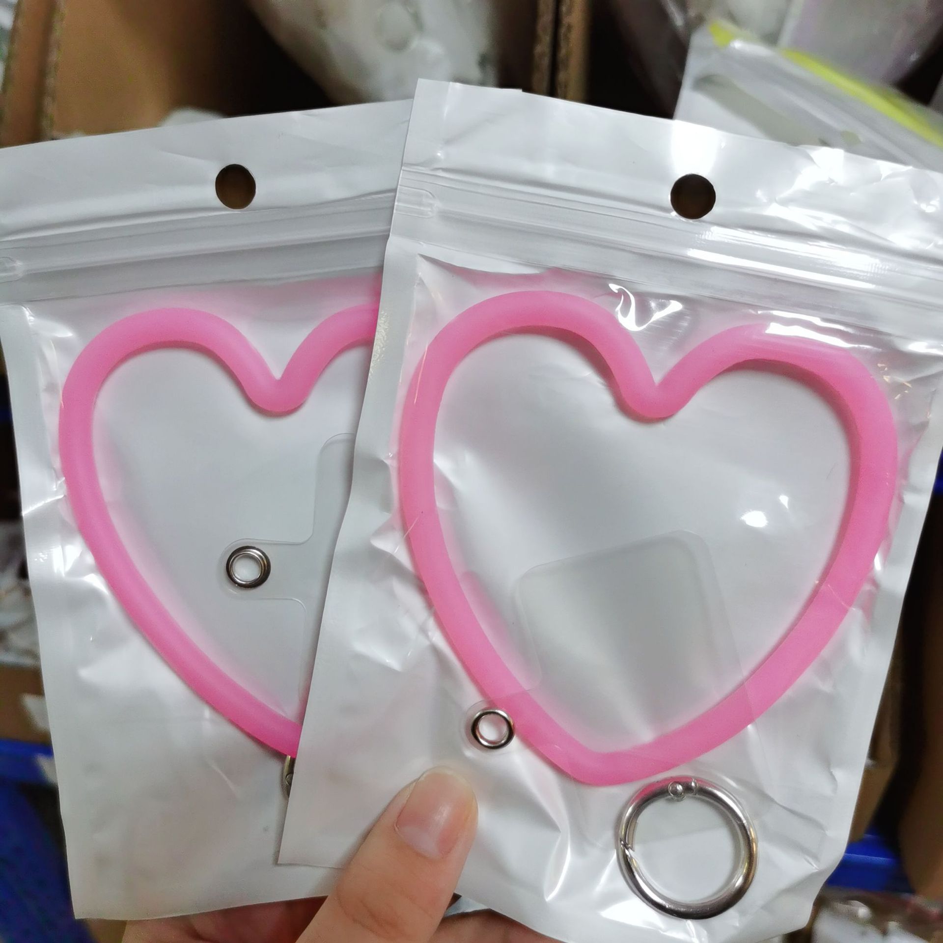 Nuevos productos personales de amor pulsera pulsera pulsera de silicona líquida para todos los accesorios de caso de teléfono móvil colgante cuerda de pérdida