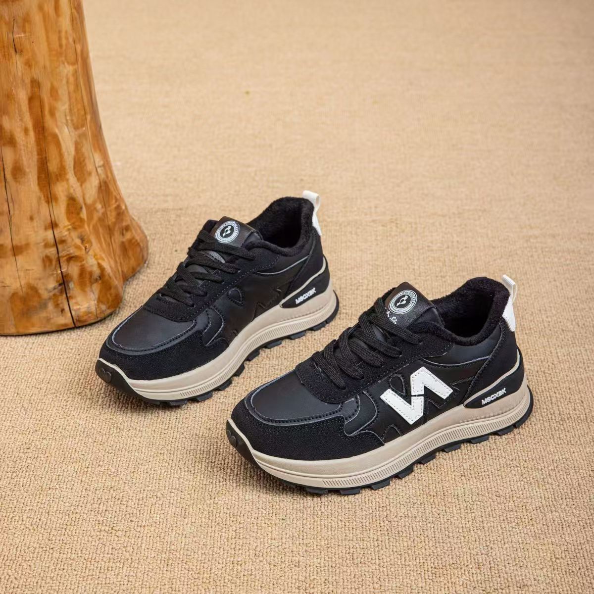 2026 primavera y otoño nuevos zapatos blancos casuales versátiles con cuero de suela gruesa zapatos de papá ligeros Gump zapatos deportivos mujeres
