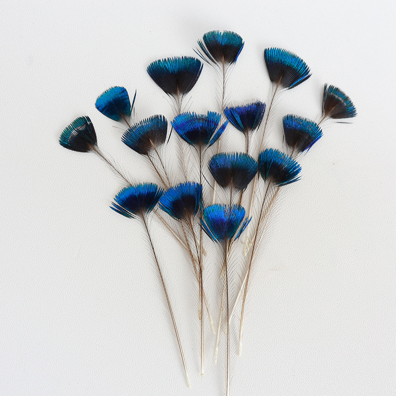 Fábrica al por mayor de bricolaje plumas pequeñas plumas naturales plumas de pollo salvaje plumas de pato jardín de infantes joyas hechas a mano gato divertido material de captura de sueños