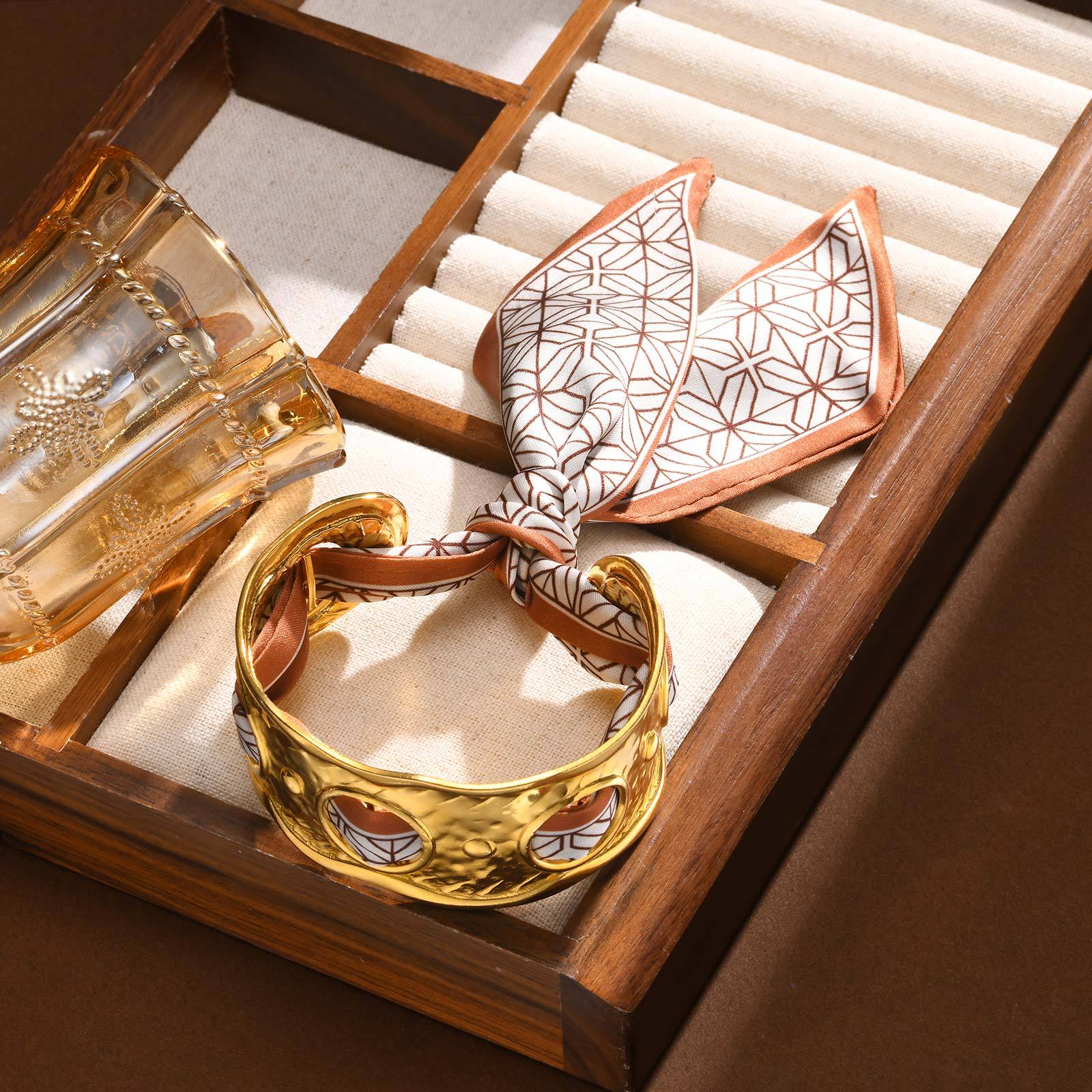 45g Weight Electroplating Gold Plating Process Golden Plated Plating Material Stone-Free Inlay Material Bangle Classification 1 Piece Quantity Daily Occasion 201 Stainless Steel Material Solid Color, Flower Pattern Women's Gender Vintage Style, IG Style Style Plating Craft IG Style Vintage Style Solid Color Flower 201 Stainless Steel Bangle In Bulk 3