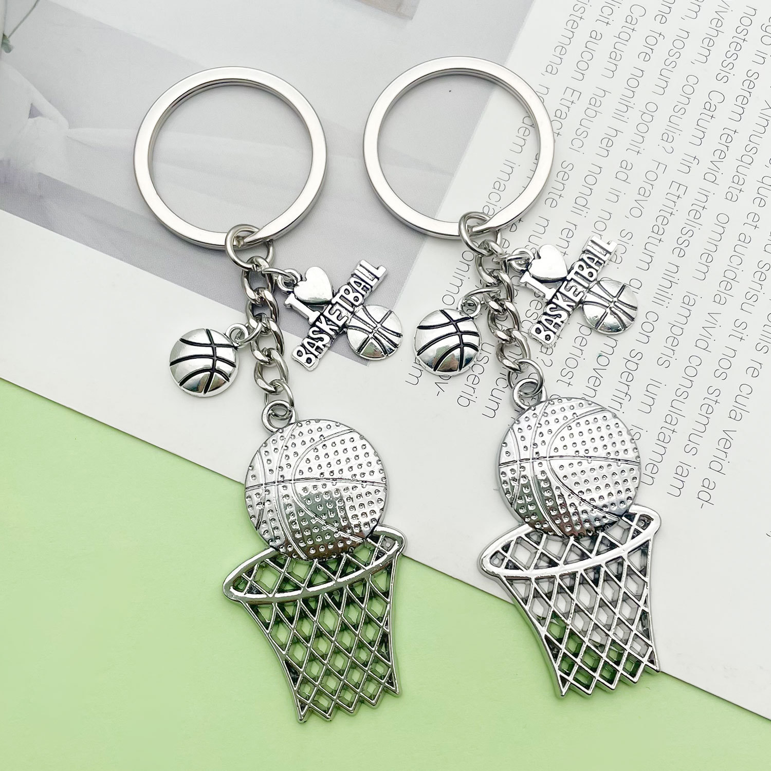 Hip Hop transfronterizo viento marco de baloncesto aleación llavero creativo juego de baloncesto periferia regalos llavero colgante al por mayor