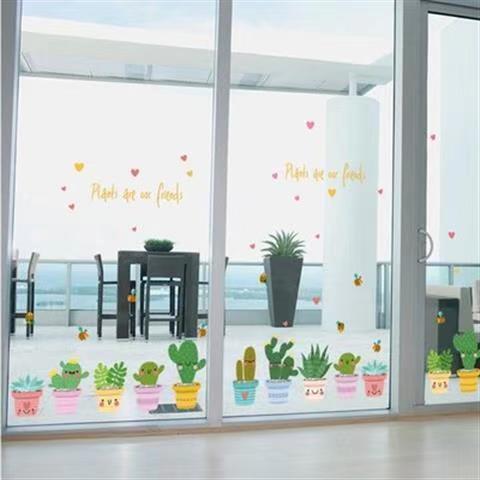 ガラスのステッカーの窓は窓の花の紙を貼って小清新な小学校の教室のクラスの文化を飾ります。|undefined