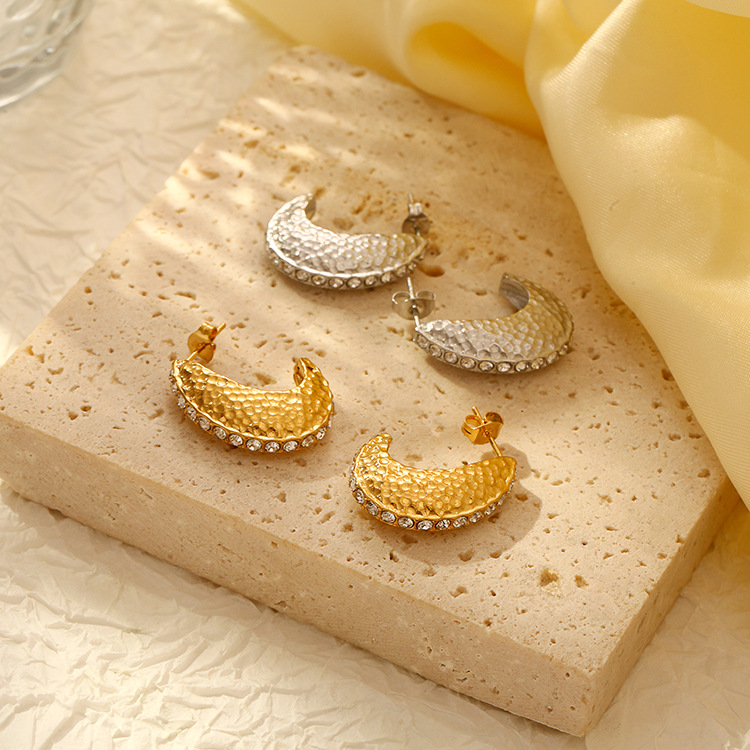 Tendencia de la moda europea y americana, pendientes de diamantes con incrustaciones de acero inoxidable en forma de media luna, pendientes de oro de 18 quilates de alta calidad para mujer