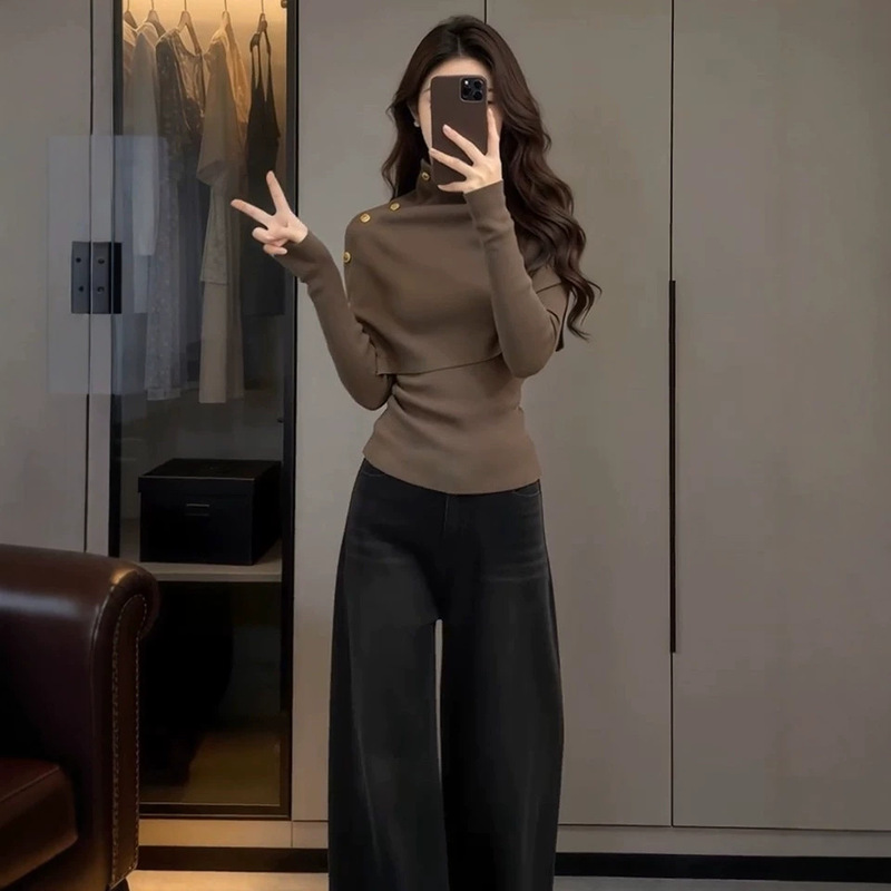 Korean-style brown high-end cape-style knitted top for women, new autumn and winter slim-fit design two-piece set