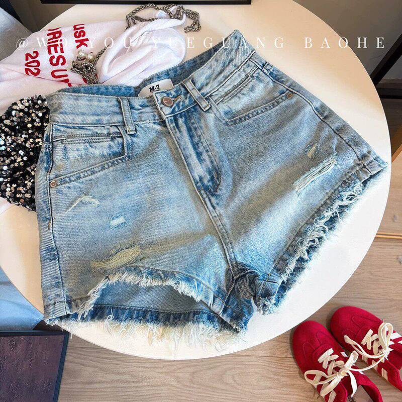 Women's Denim Shorts with Frayed Edges, Summer 2025, Trendy High-Waisted Slimming A-Line Loose Hot Pants, Stylish and Leg-Lengthening Women's Denim Shorts with Frayed Edges, Summer 2025, Trendy High-Waisted Slimming A-Line Loose Hot Pants, Stylish and Leg-Lengthening