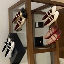 2026春季新款拼色双皮带扣豆豆软底通勤孕妇内增坡镂空女单鞋