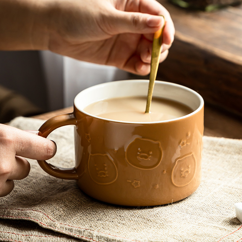 [Sensación de diseño en relieve] Taza de cerámica de gran capacidad Taza de té de la tarde Taza de café Taza de leche de desayuno