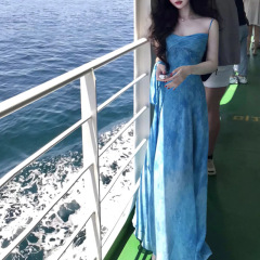 2025夏海の娘の新しいブルーシフォンフレンチサスペンダードレスプリントVネックスリムロングスカート