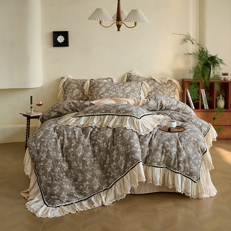 Nordisch-französischer Vintage-Boho-Stil, stiller Herbst-Winter-Stil, neues französisches Retro-Design, hautfreundliches Bettlaken und Bettdecke aus reiner Baumwolle mit Knittereffekt für das Hauptschlafzimmer._voghion.com