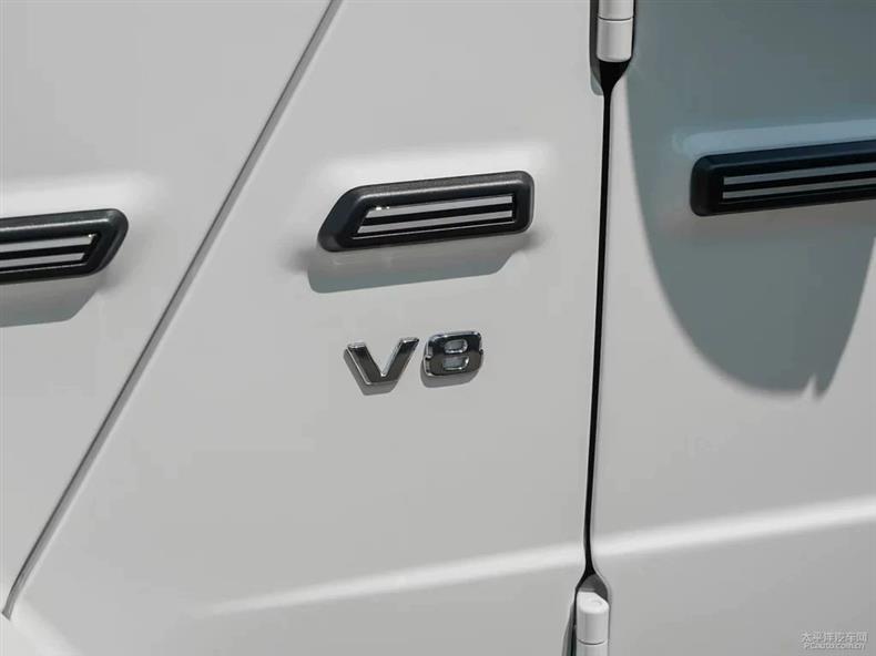 Suitable for Mercedes-Benz G500, G550, G55, G63, G65 AMG models: includes emblem, lettering, tail emblem, V8 side emblem, and fender emblem