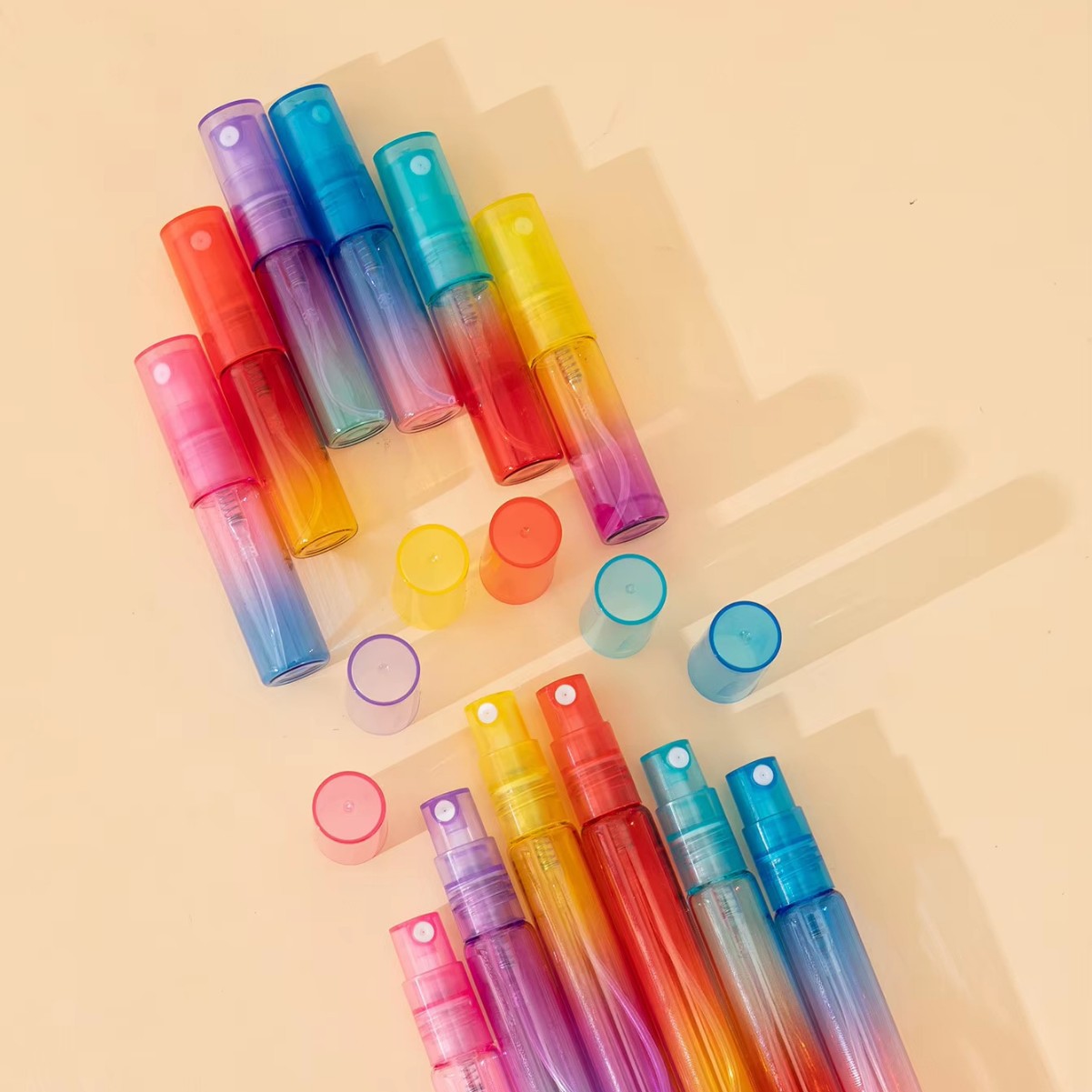 5ml botella de perfume de vidrio de color cabeza de la bomba de prensa pequeña botella de pulverización ultra-fina botella de aerosol botella cosmética líquida