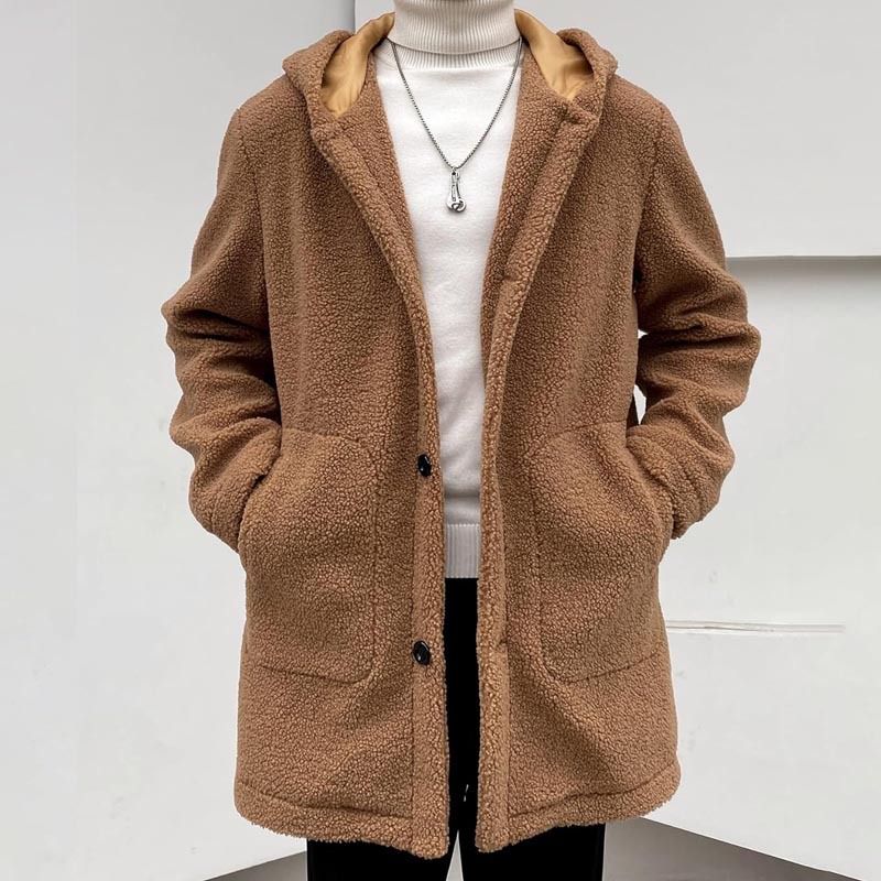 Giacca in pelliccia di agnello con bottoni tinta unita con cappuccio autunno inverno 2024 abbigliamento maschile alla moda e di tendenza_voghion.com