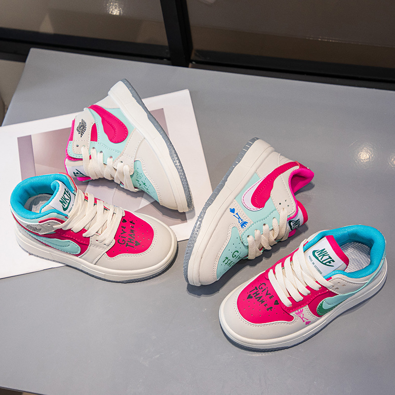 Zapatos de deporte de pato mandarín de corte bajo para niñas 2025 otoño nuevos zapatos deportivos altos para niños AJ moda para niños zapatos para niños de todo fósforo