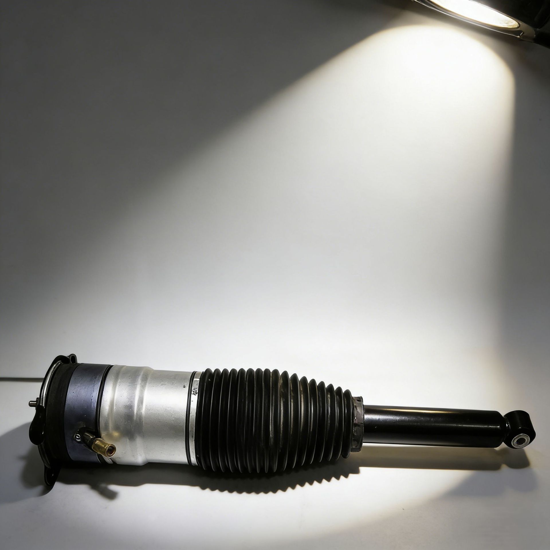 Suitable for Tesla Shock Absorbers Model S Rear Left and Right 600635200C 600633-00-C