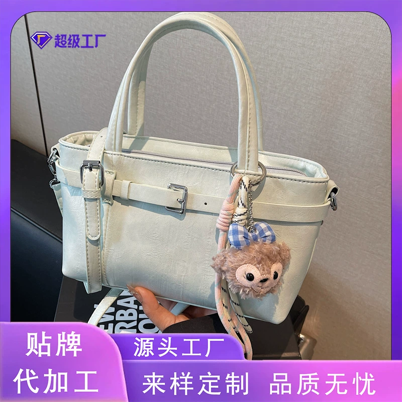 Маленькая квадратная сумка повседневная минималистская весна 2025 новая иностранная модная сумка на плечо