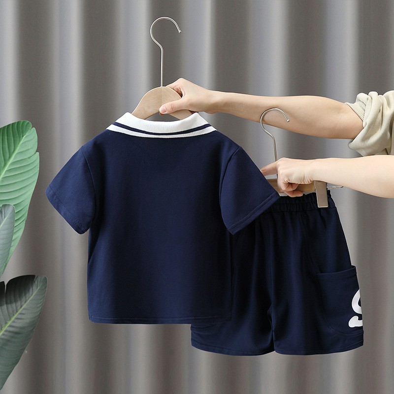 7882 traje de niño verano 2025 nueva celebridad de Internet camisa POLO con estampado de estilo occidental para niños cool chico guapo verano delgado