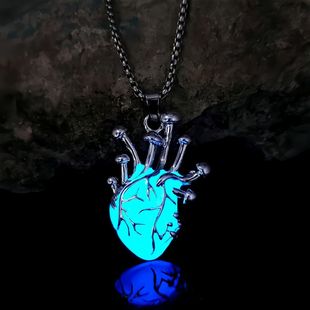 Cross-border Hot Sale Zinc Alloy Luminous Human Heart Pendant Halloween Party Dress-up Luminous Hip-hop Necklace