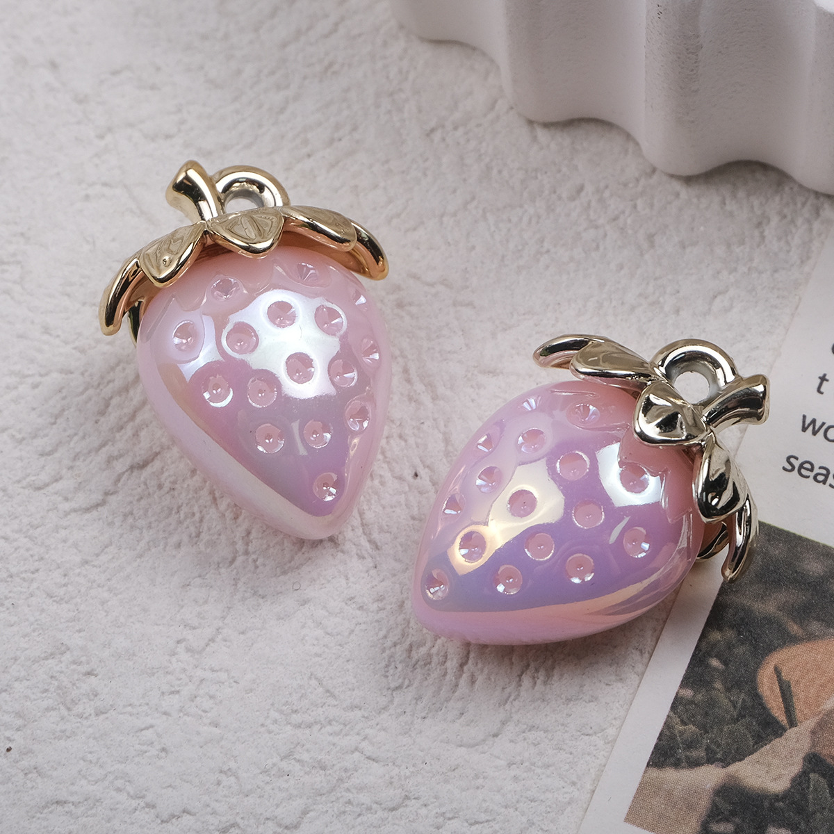Acrylic Material 1 Piece 31mm*22mm Arylic Strawberry Pendant