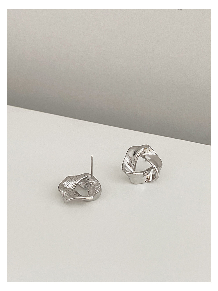 M ö bius women's new trendy and simple metal texture Korean version internet famous temperament earrings_voghion.com