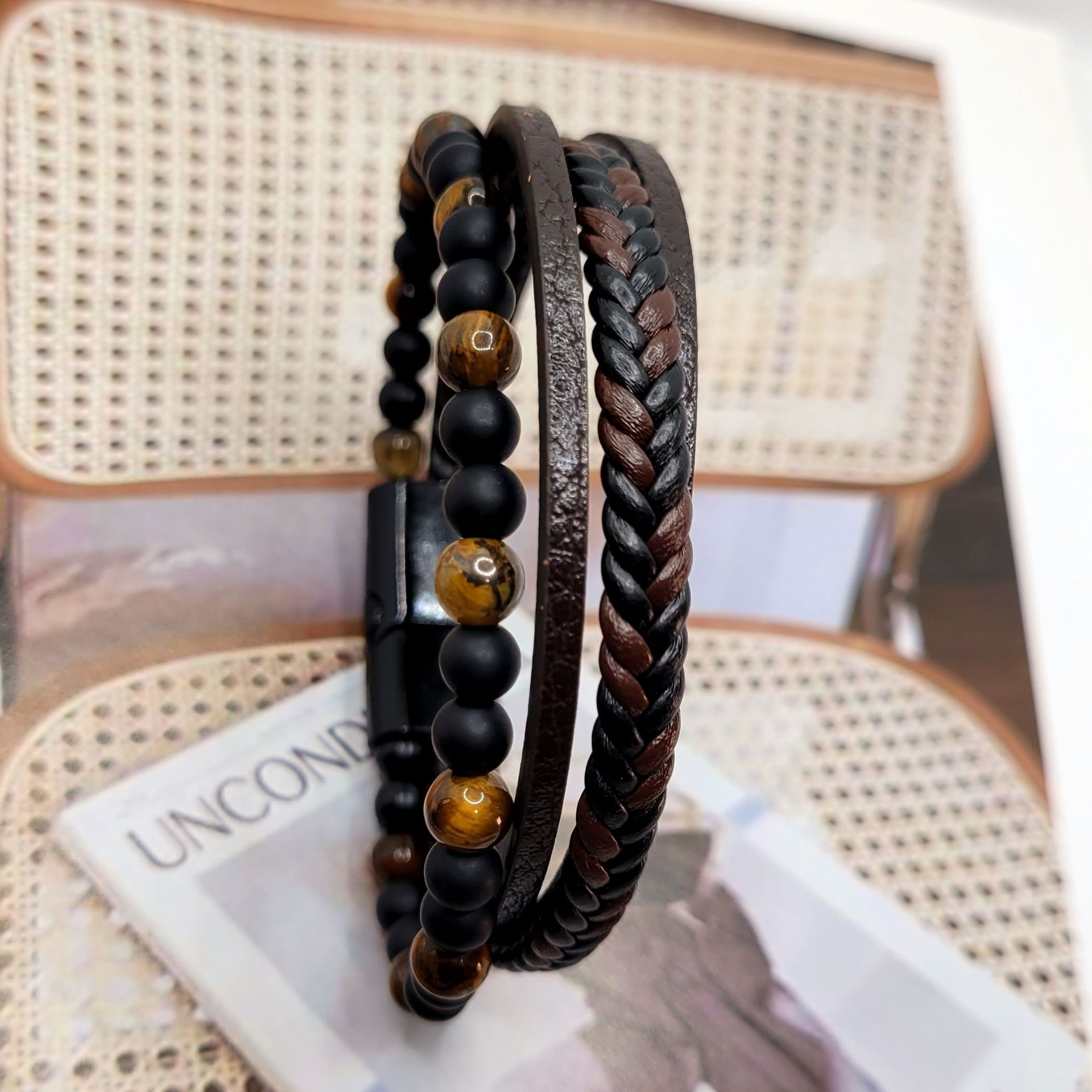 Venta caliente transfronteriza hebilla de aleación pulsera de cuero de los hombres en stock pulsera de piedra de ojo de tigre tejida a mano hebilla de imán pulsera de cuentas