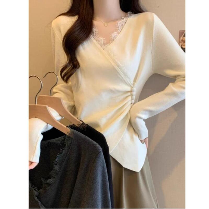 【De Rong 1*1】Plus-Size Women's New Lace Patchwork V-Neck Long-Sleeve T-Shirt, Irregular Design, Tummy-Concealing, Slimming Effect 【De Rong 1*1】Plus-Size Women's New Lace Patchwork V-Neck Long-Sleeve T-Shirt, Irregular Design, Tummy-Concealing, Slimming Effect