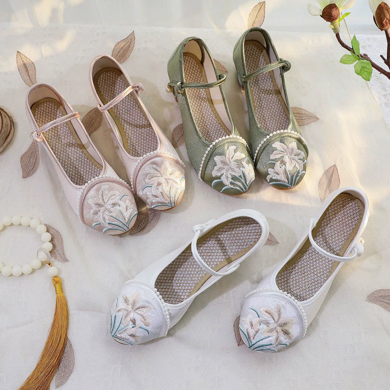 Оценка 2024 новых квадратных каблуков с чонсам Hanfu обувь этнический стиль одиночные туфли вышитые туфли