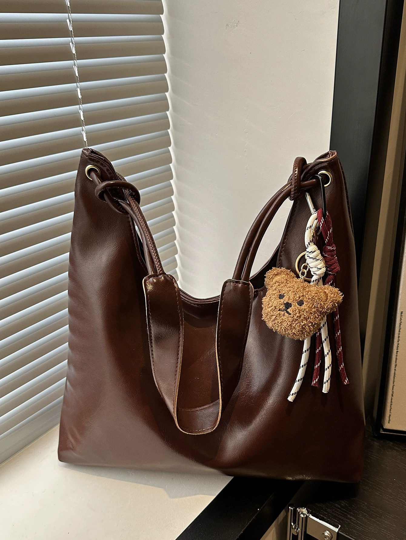 Retro autumn fashionable handheld bag