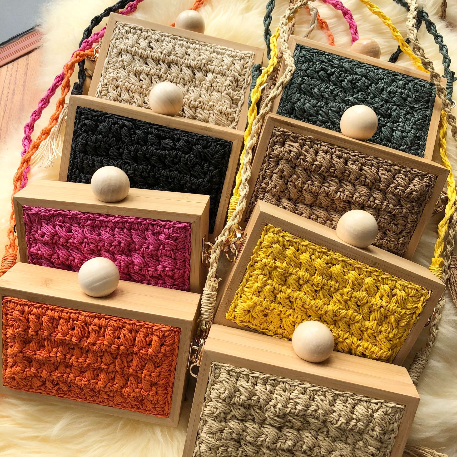 2021春夏新款木架草编包现货流苏圆球头手拎包斜挎包女度假沙滩包