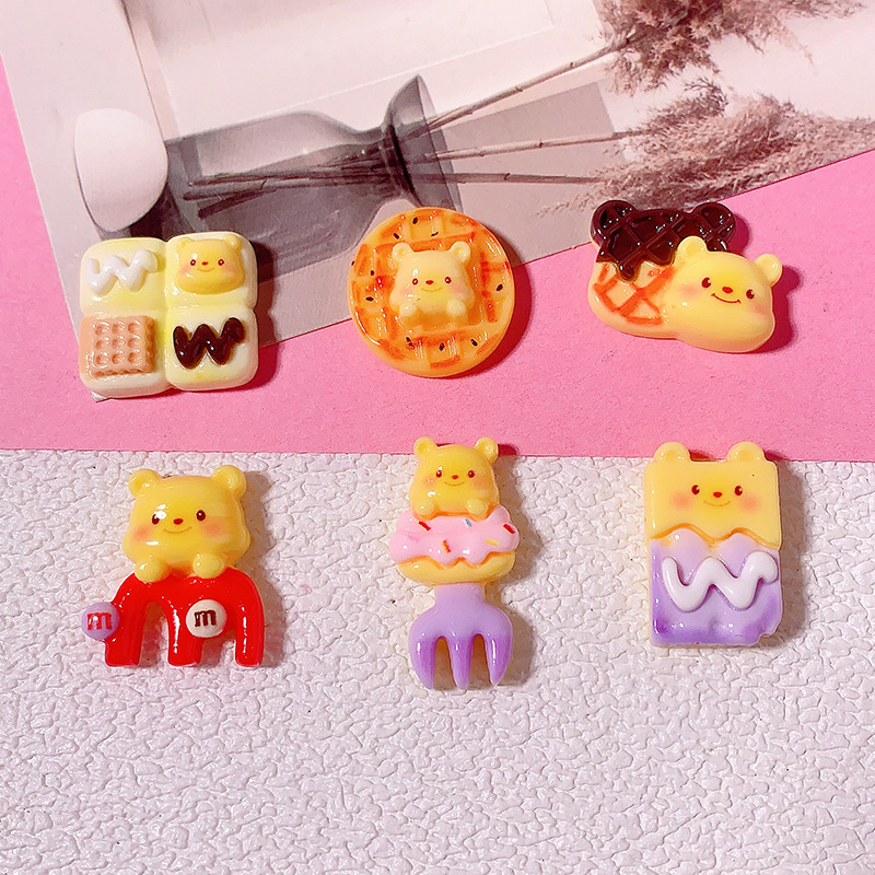 Nueva serie de pizza de dibujos animados Winnie the Pooh DIY accesorios de resina adornamiento de pegamento de crema para el cabello colgante de brazo agujero hebilla agujero