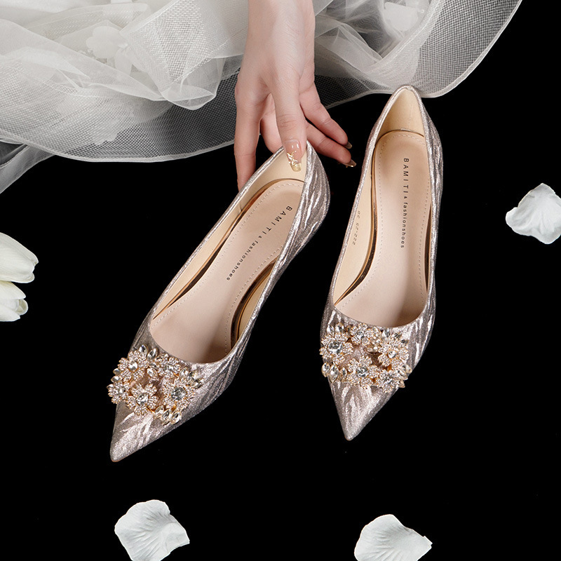 222-26 Crystal Shoes Glitter Low Heel Shoes Women's 2022 New Pointed Toe Flat Bottom Socialite Bride Flat Wedding Shoes 222-26 Crystal Shoes Glitter Low Heel Shoes Women's 2022 New Pointed Toe Flat Bottom Socialite Bride Flat Wedding Shoes