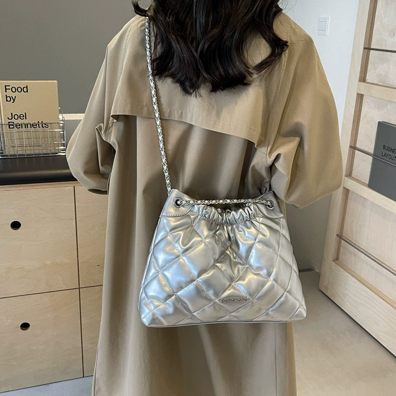 Емкая сумка через плечо с цепочным ремешком в стиле Chanel, модная цепная сумка, тренд сезона, 4 цвета