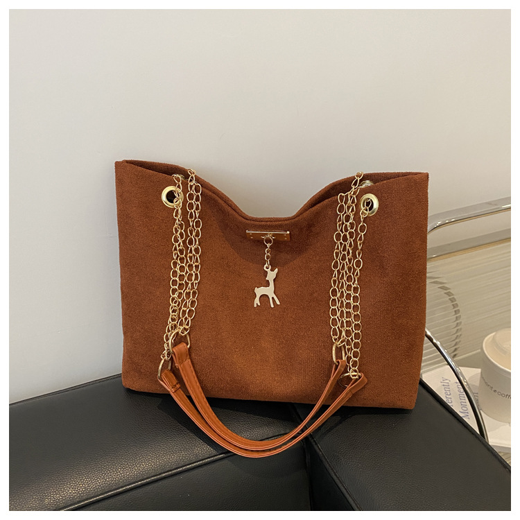 thumbnail image 1 of Bolso de hombro con cadena de estilo retro para mujer, nueva colección de invierno 2025, moderno bolso tipo bandolera y tote para mujer., 1 of 10