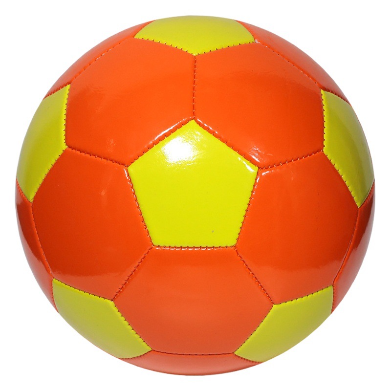 La escuela recomienda balones de fútbol de PVC para estudiantes de primaria y secundaria, tamaños 3, 4 y 5, para competiciones juveniles y fútbol infantil.