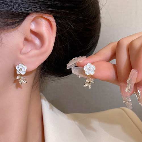 925 Silver Needles Fresh and Natural White Camellia Flower Earrings for Women, Instagram Trendy, Exquisite and Sparkling Zircon Earrings