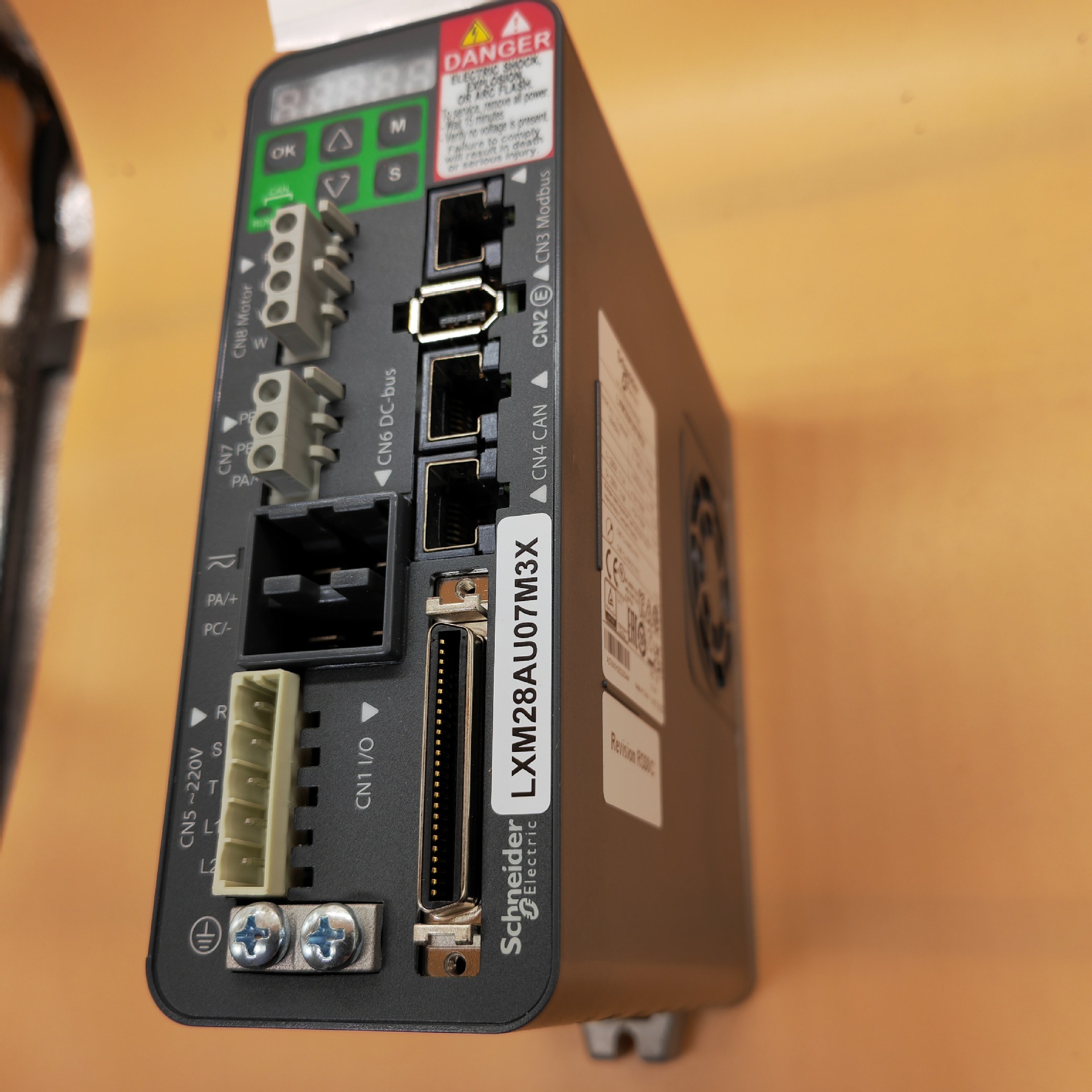 LXM28AU45M3X伺服驱动器220伏电压4KW现货库存保修一年包邮