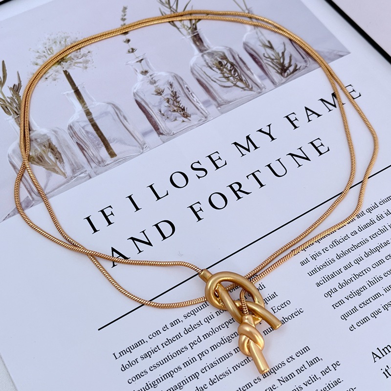 Fashionable elegant matte long chain