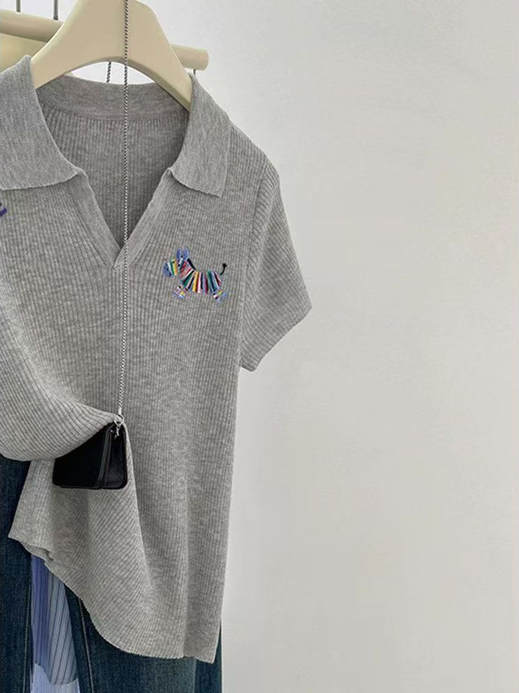 Áo thun polo nữ cổ bẻ tay ngắn thêu hình ngựa nhỏ chất liệu lụa băng mỏng mát — màu xám