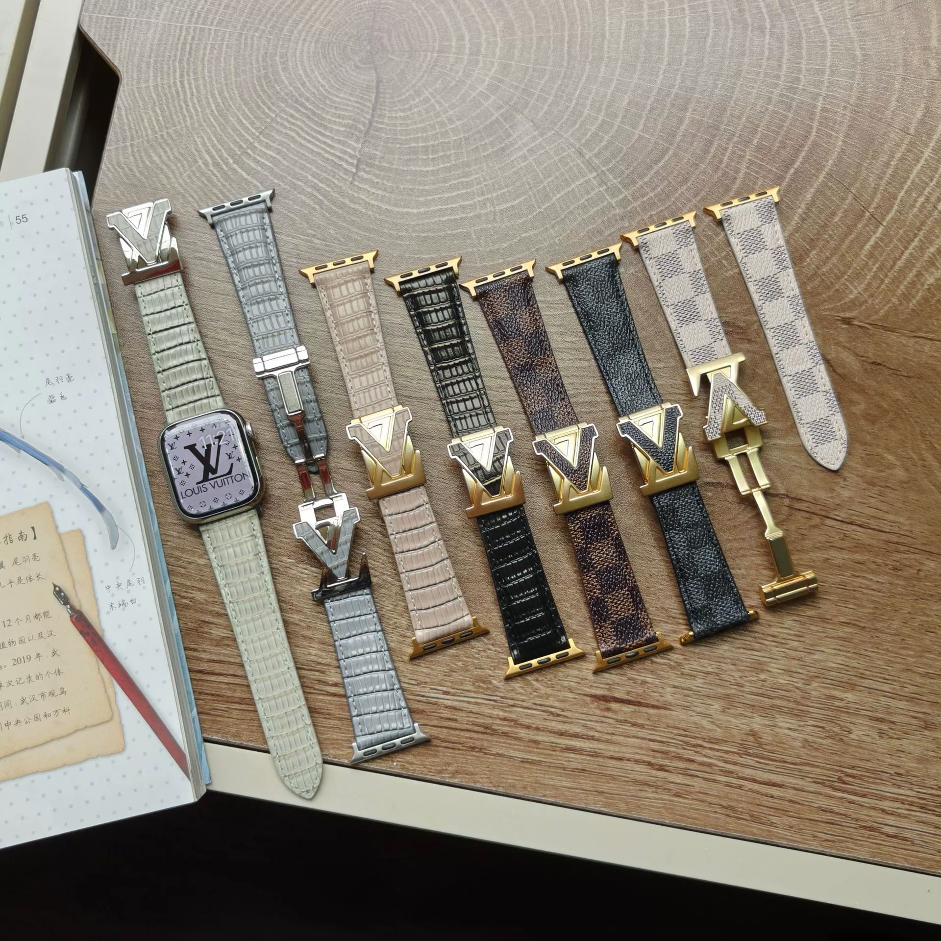 Подходит для Apple Watch 678910 поколения, ремешок с V-образной магнитной пряжкой, iWatch S10, кожаный браслет в клетку с рисунком ящерицы