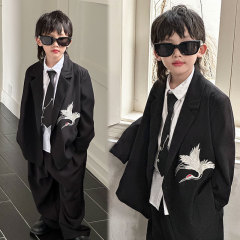 男児2024秋の新刺繍ツルの小さいスーツの子供のカジュアルなスーツのスーツのスーツの子供服のファッションは代行します。