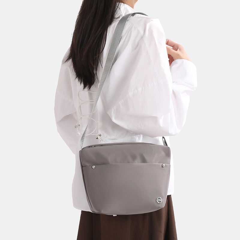 超轻防水男女款单肩斜挎包女士布包百搭时尚饺子包日韩尼龙小背包