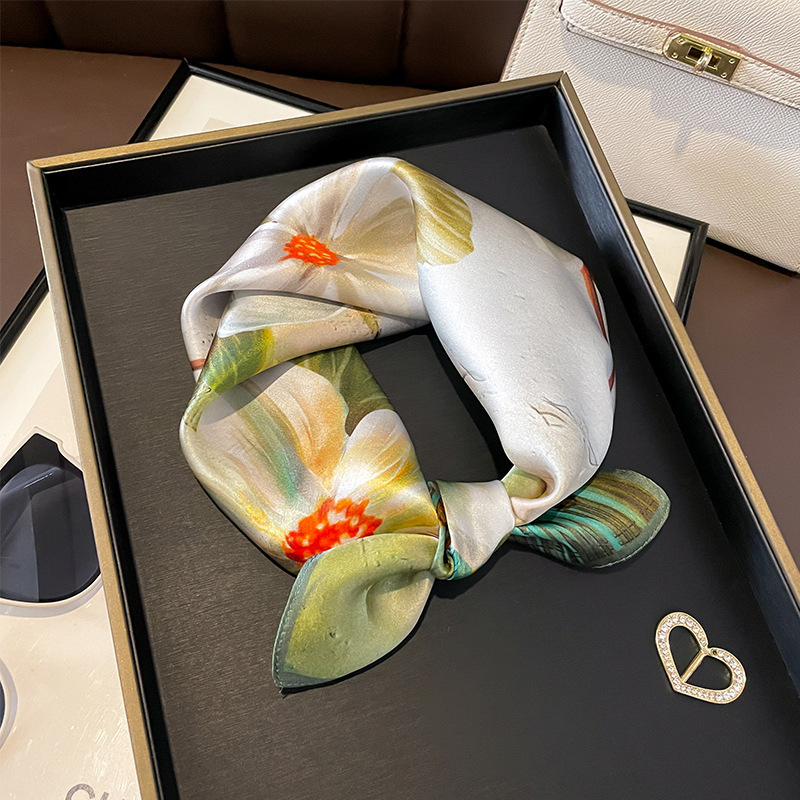Fashionable green silk scarf