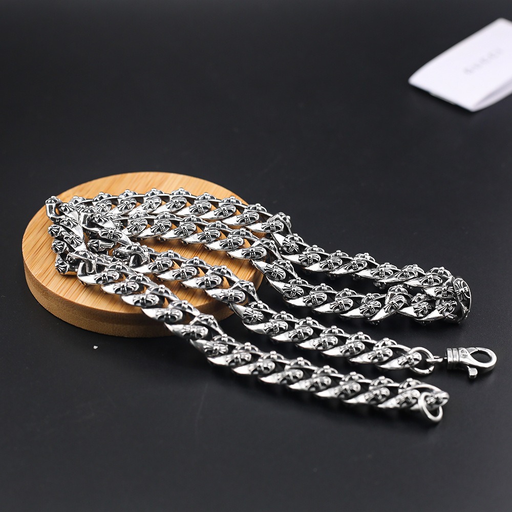 Classic retro design necklace