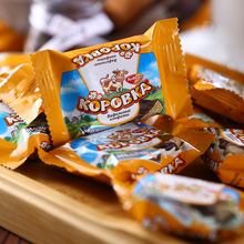 俄罗斯进口零食进口食品巧克力夹心威化饼办公室零食小牛威化饼干