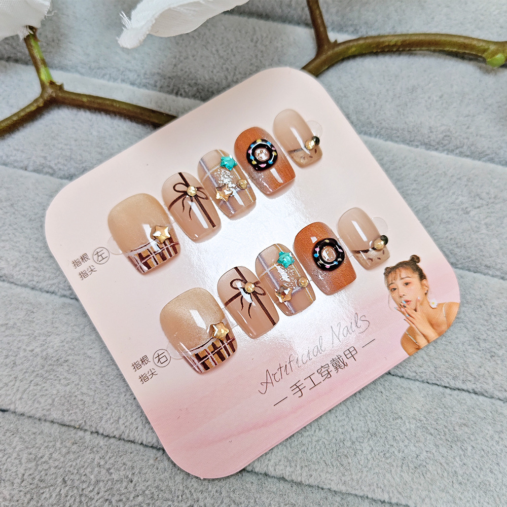Arco a cuadrillas para usar uñas cortas, donut de diamante de estrella, manicura exquisita, 10 piezas de manicura falsa de ojo de gato.