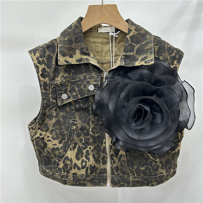 Estación europea de otoño 2024 nuevo nicho de diseño temperamento dulce malla flor empalmado jeans abrazadera chaqueta mujer
