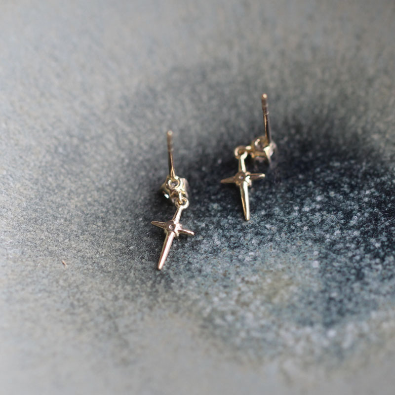 Title 6, Pendientes y aretes sencillos y personalizados ...